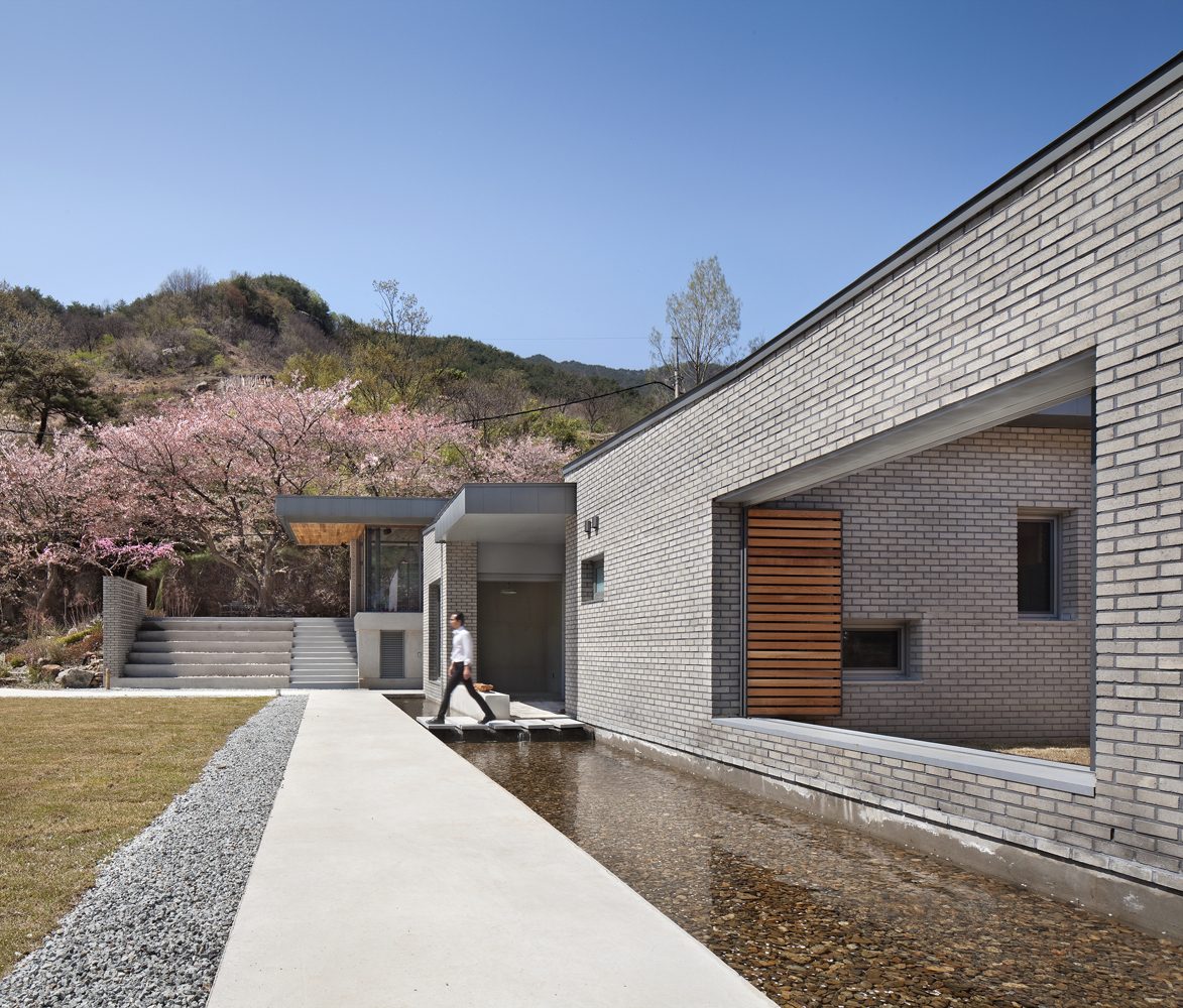 Two Courtyards House + Bridge 130 Cafe 项目照片