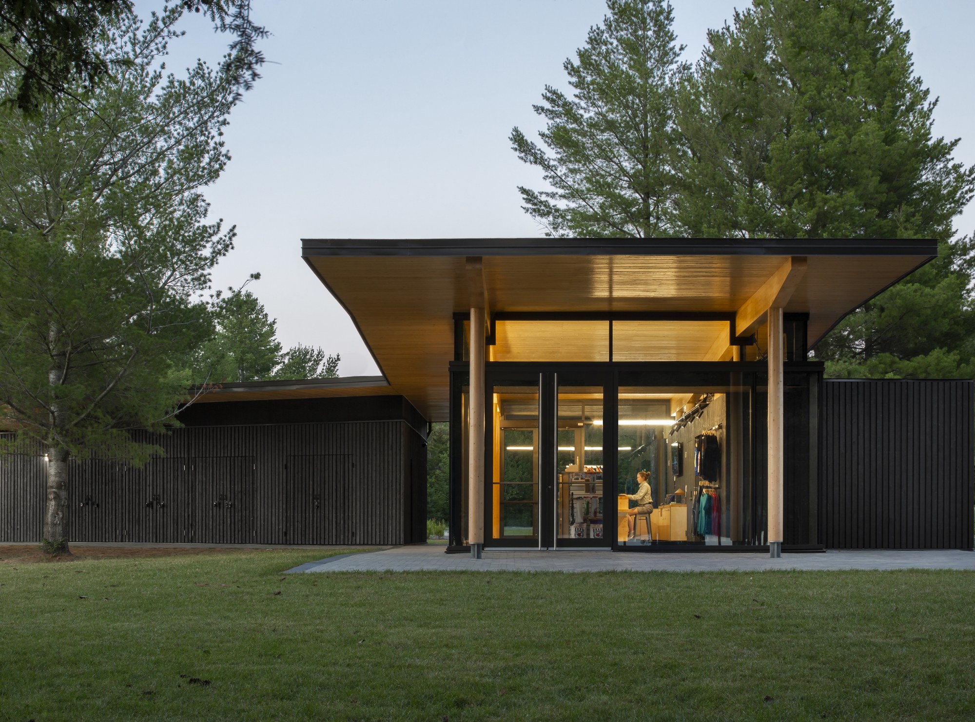Opeongo Park Service Center 项目照片